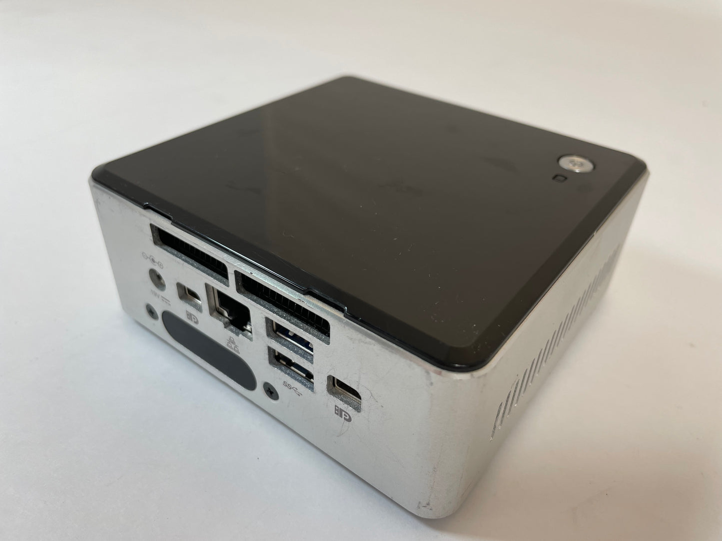 INTEL NUC5I5RYH Mini PC Core i5-5250U 128GB 8GB RAM -NO AC or OS Included
