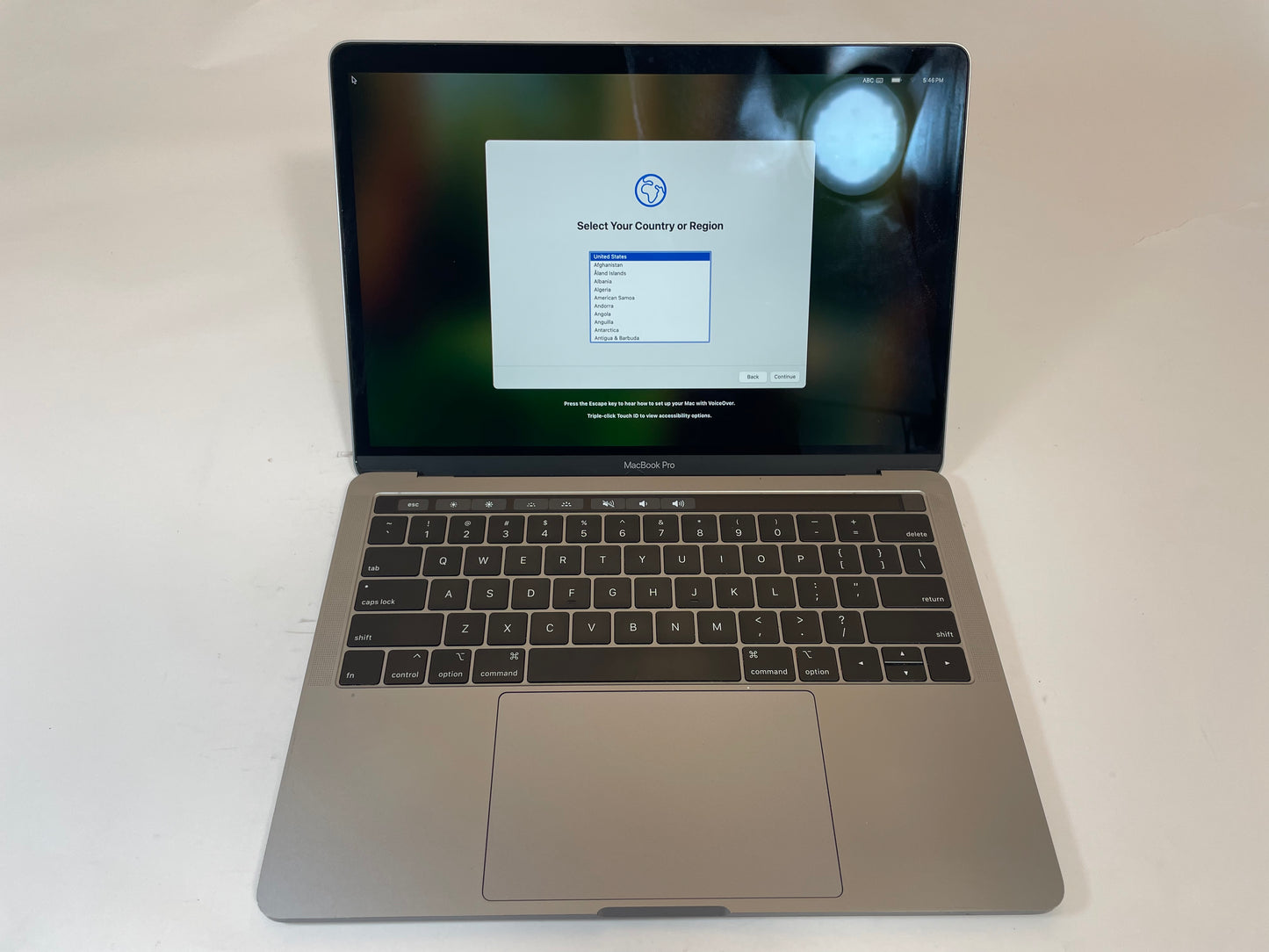 APPLE MacBook Pro A1989 2018 13" Core i7 8559U 1TB 16GB SSD Gray Sequoia