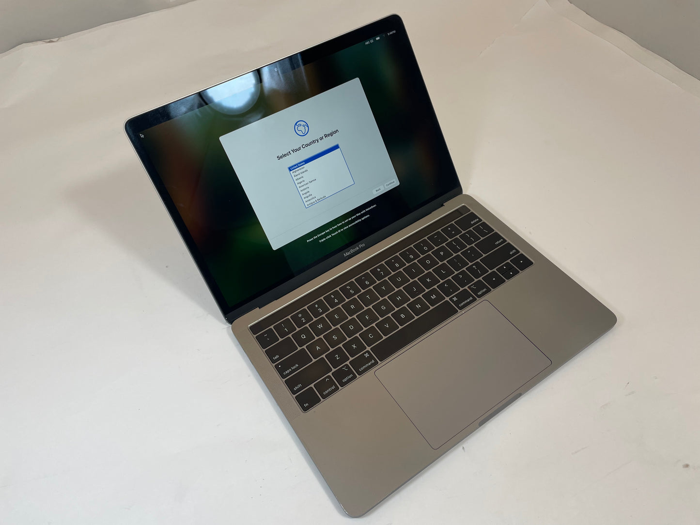 APPLE MacBook Pro A1989 2018 13" Core i7 8559U 1TB 16GB SSD Gray Sequoia