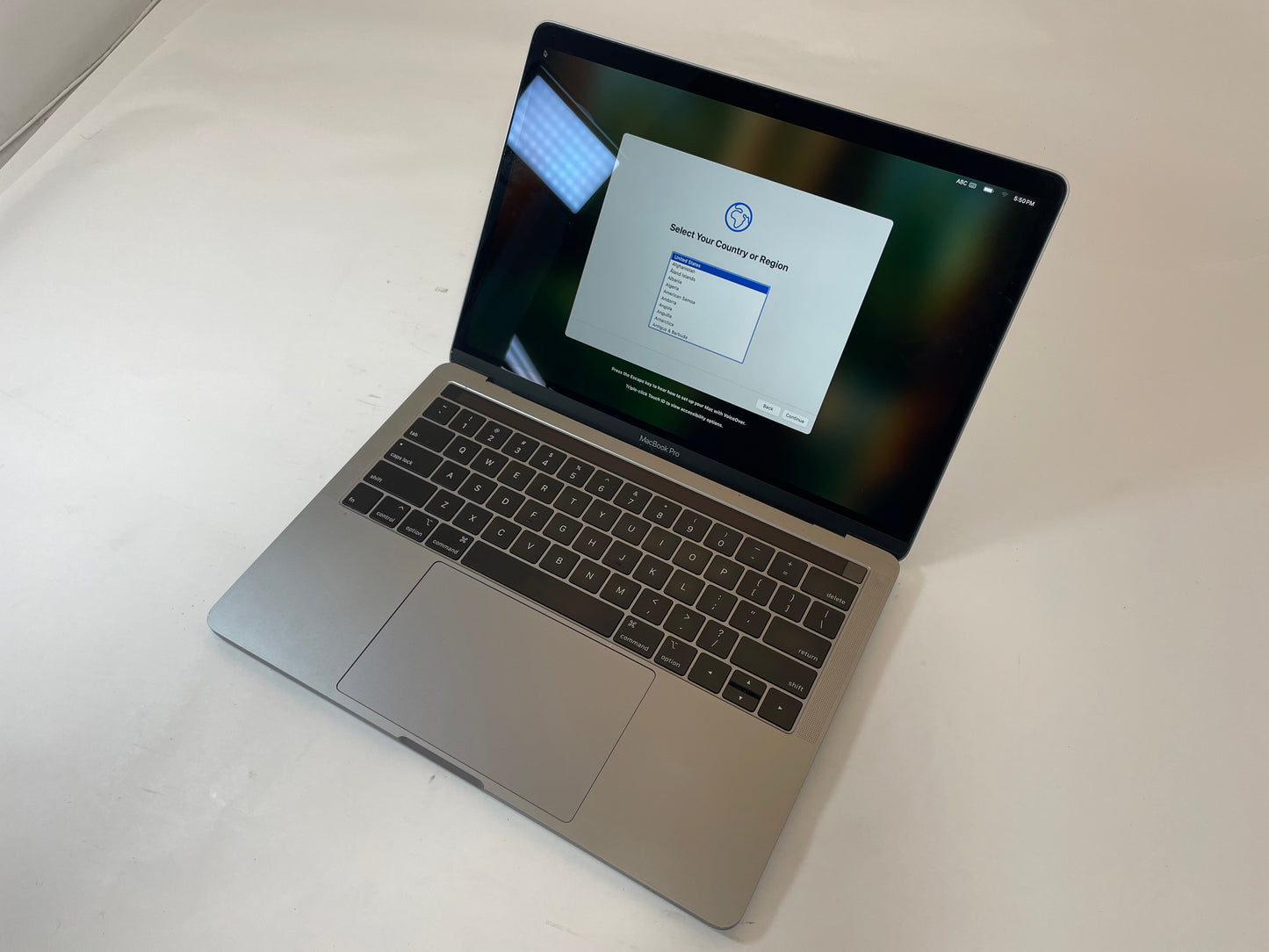 APPLE MacBook Pro A1989 2018 13" Core i7 8559U 1TB 16GB SSD Gray Sequoia