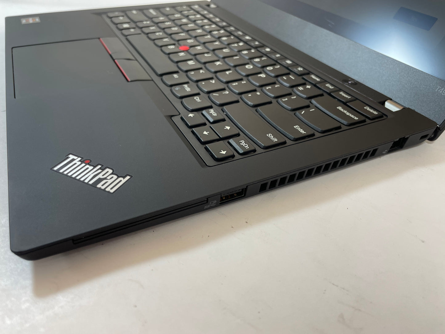 LENOVO THINKPAD T495 14" AMD Ryzen 5 PRO 3500U 256GB 16GB NVMe WIN11P -Very Good