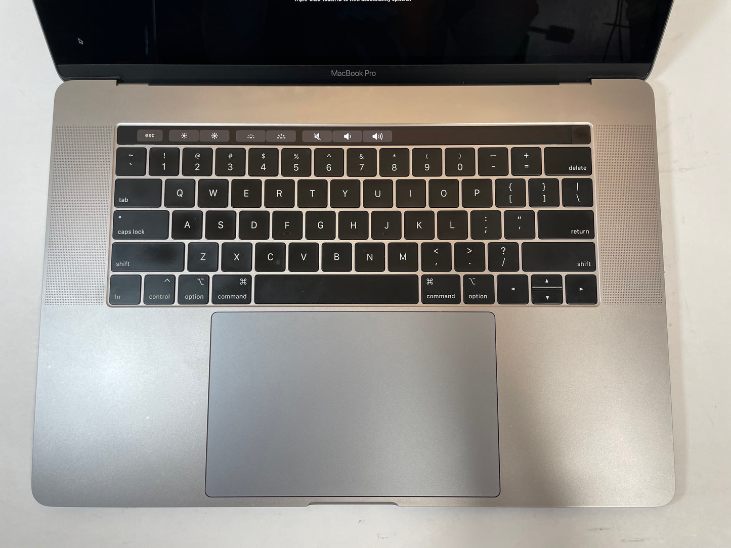 APPLE MacBook Pro A1990 2019 15" Core i7 9750H 256GB 16GB Gray NVMe Sonoma -Good