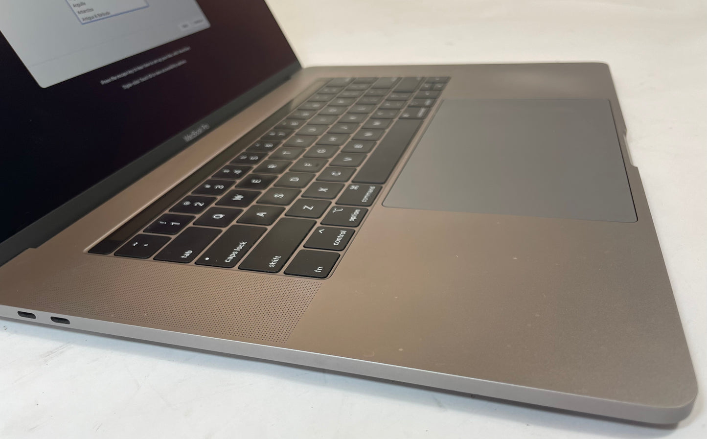 APPLE MacBook Pro A1990 2019 15" Core i7 9750H 256GB 16GB Gray NVMe Sonoma -Good