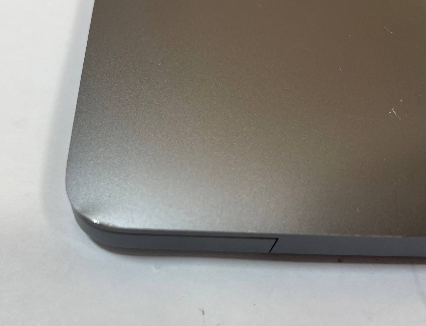 APPLE MacBook Pro A1990 2019 15" Core i7 9750H 256GB 16GB Gray NVMe Sonoma -Good