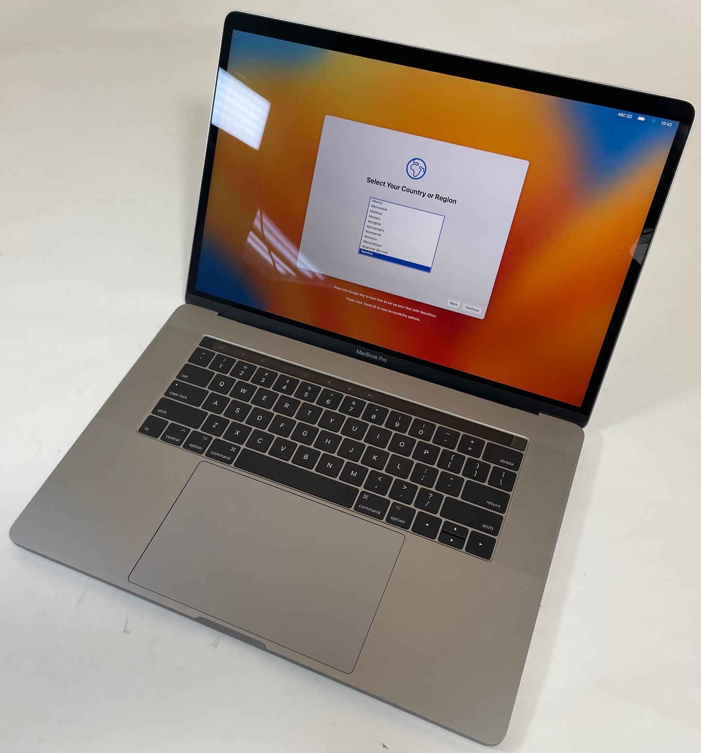 APPLE MacBook Pro A1707 2017 15" i7 7920HQ 16GB 512GB SSD Gray Ventura-Very Good
