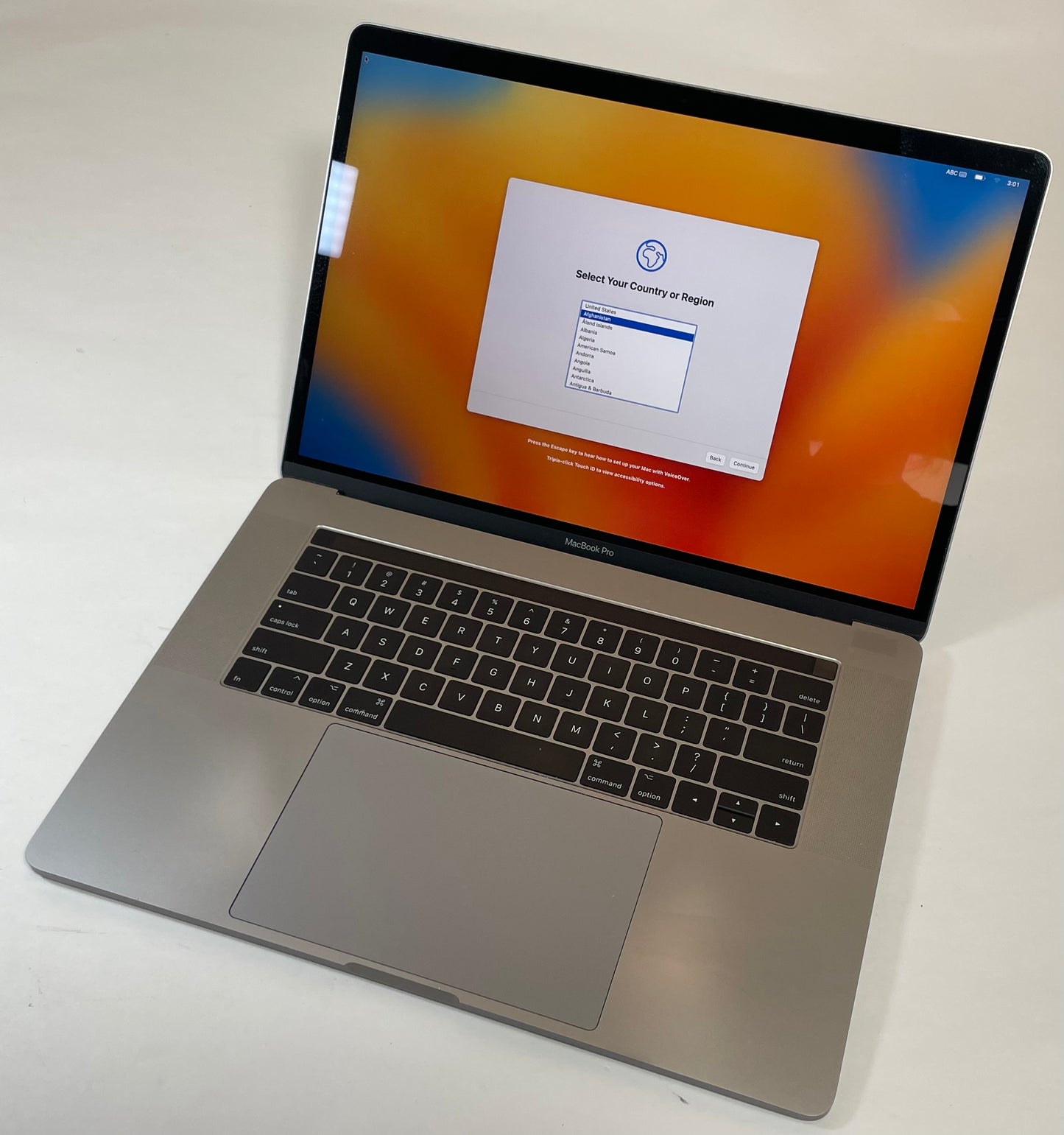 APPLE MacBook Pro A1707 2017 15" Core i7 7920HQ 16GB 512GB SSD Gray Ventura