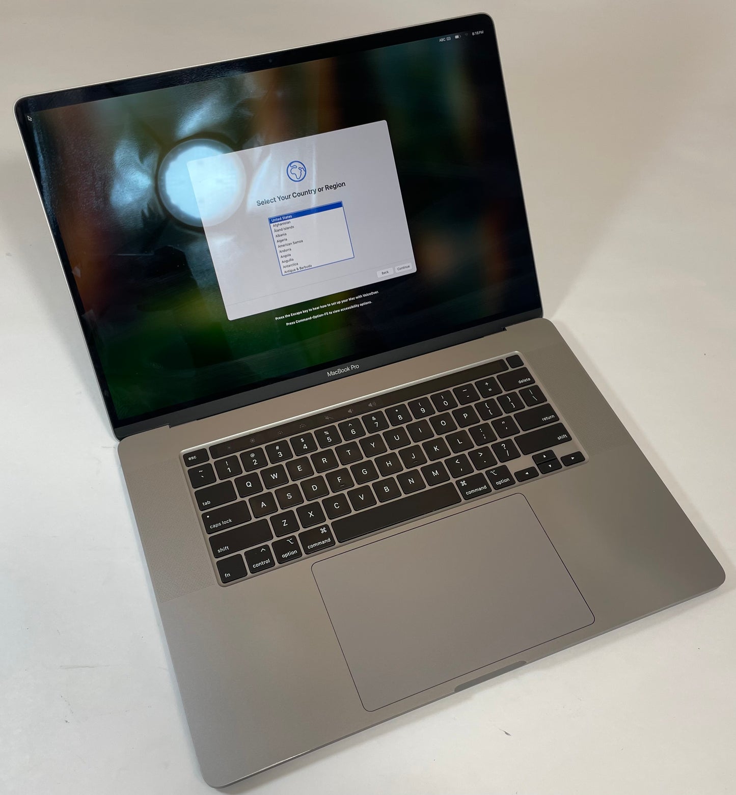 APPLE MacBook Pro A2141 2019 16" i9 9980HK 32GB 1TB SSD Gray Sequoia -Good