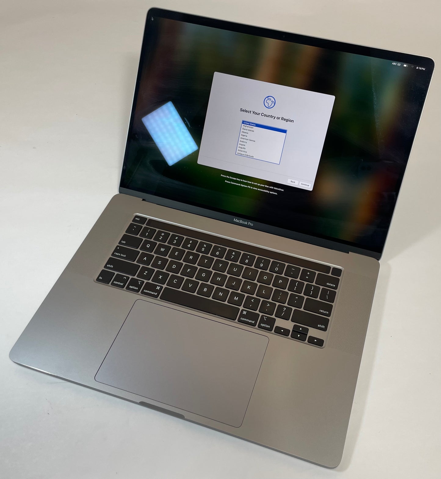 APPLE MacBook Pro A2141 2019 16" i9 9980HK 32GB 1TB SSD Gray Sequoia -Good