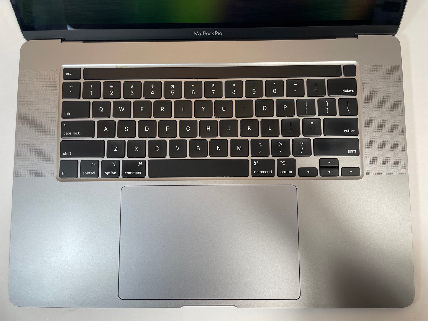 APPLE MacBook Pro A2141 2019 16" i9 9980HK 32GB 1TB SSD Gray Sequoia -Good