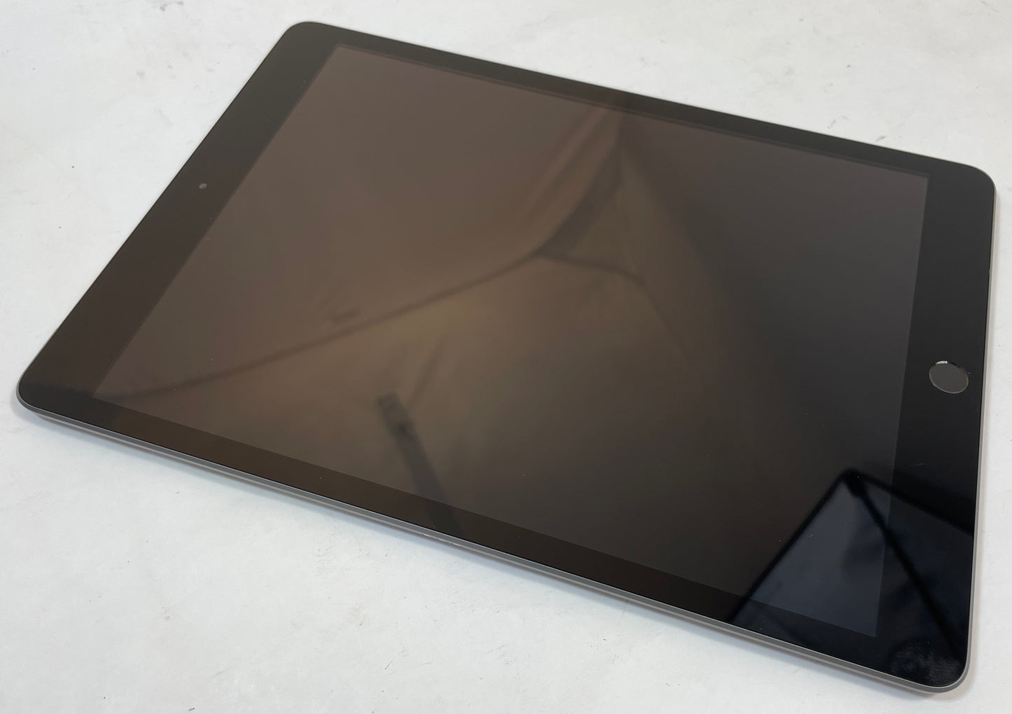 APPLE iPad 7th Gen A2200 10.2" Tablet 32GB Unlocked Gray iOS -Very Good