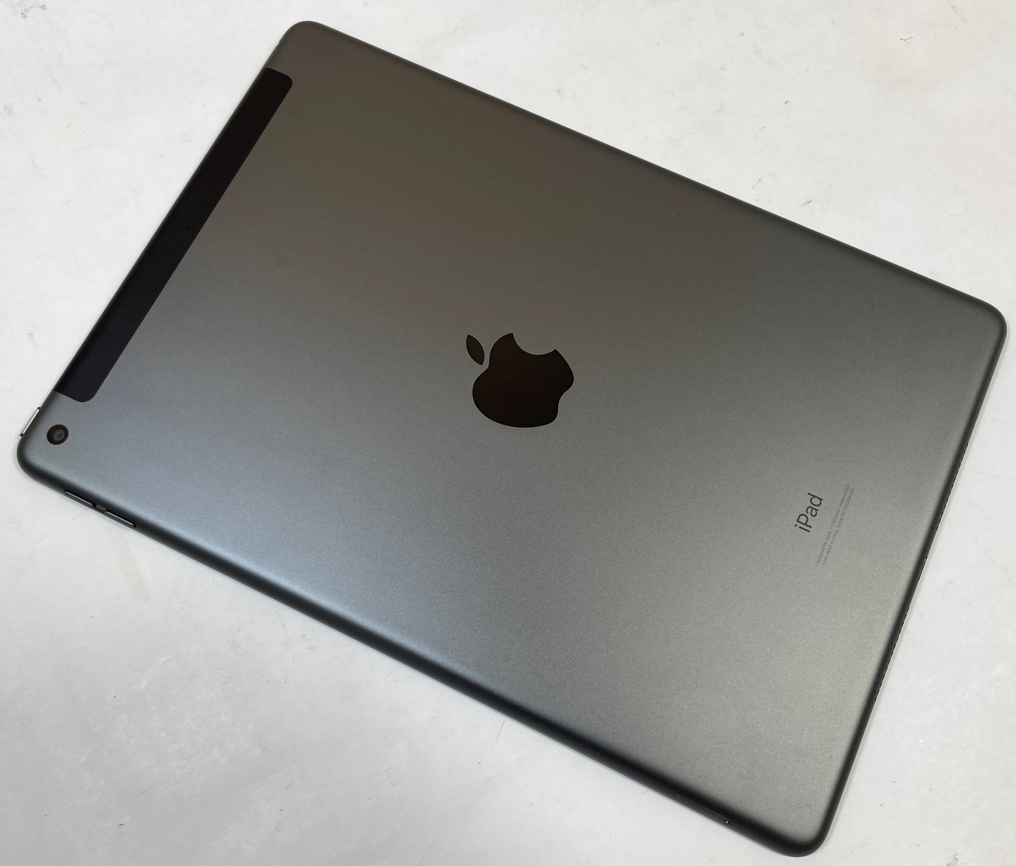 APPLE iPad 7th Gen A2200 10.2" Tablet 32GB Unlocked Gray iOS -Very Good