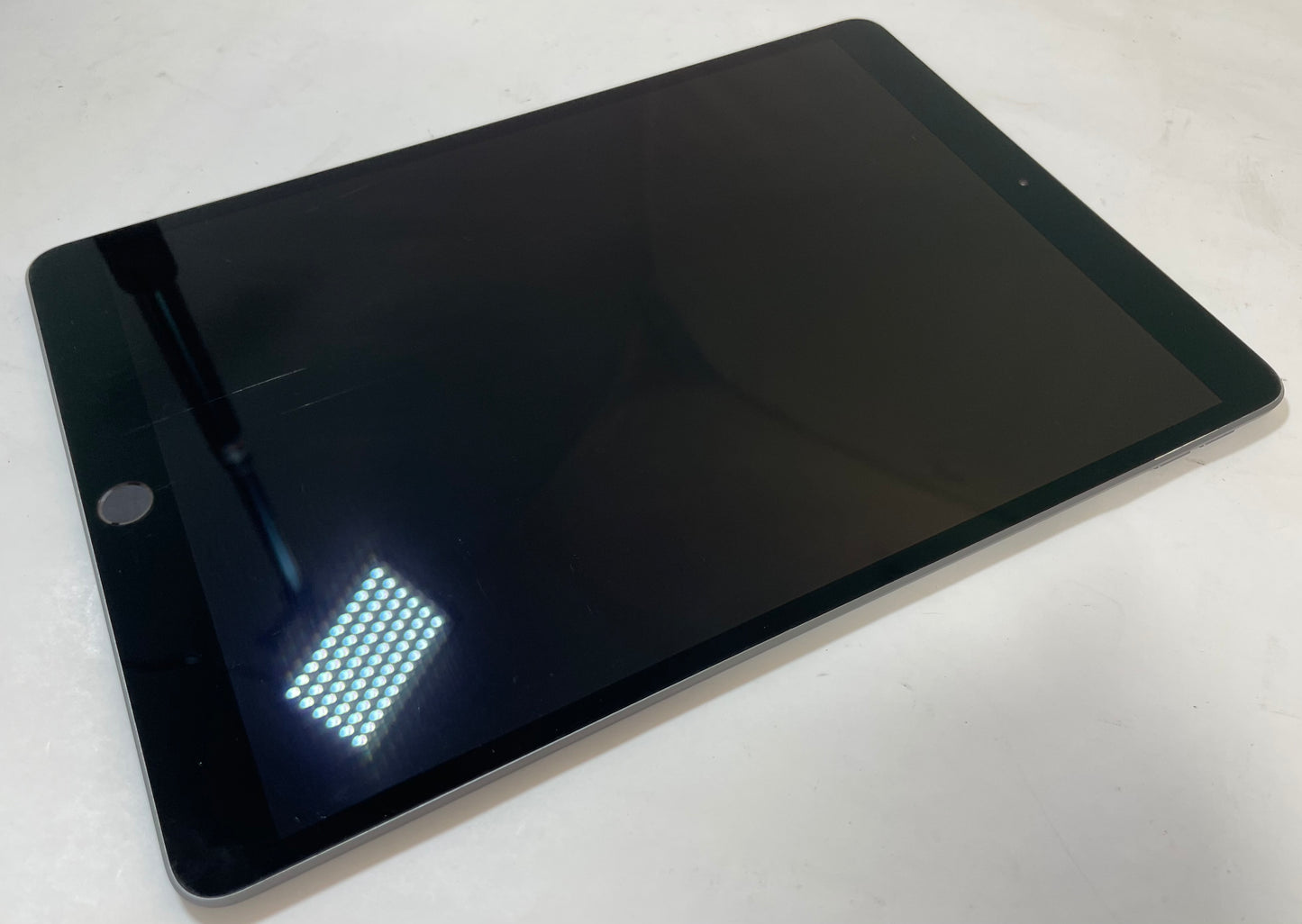 APPLE iPad Air 3rd Gen A2152 10.5" Tablet 256GB WiFi Only Gray iOS -Good