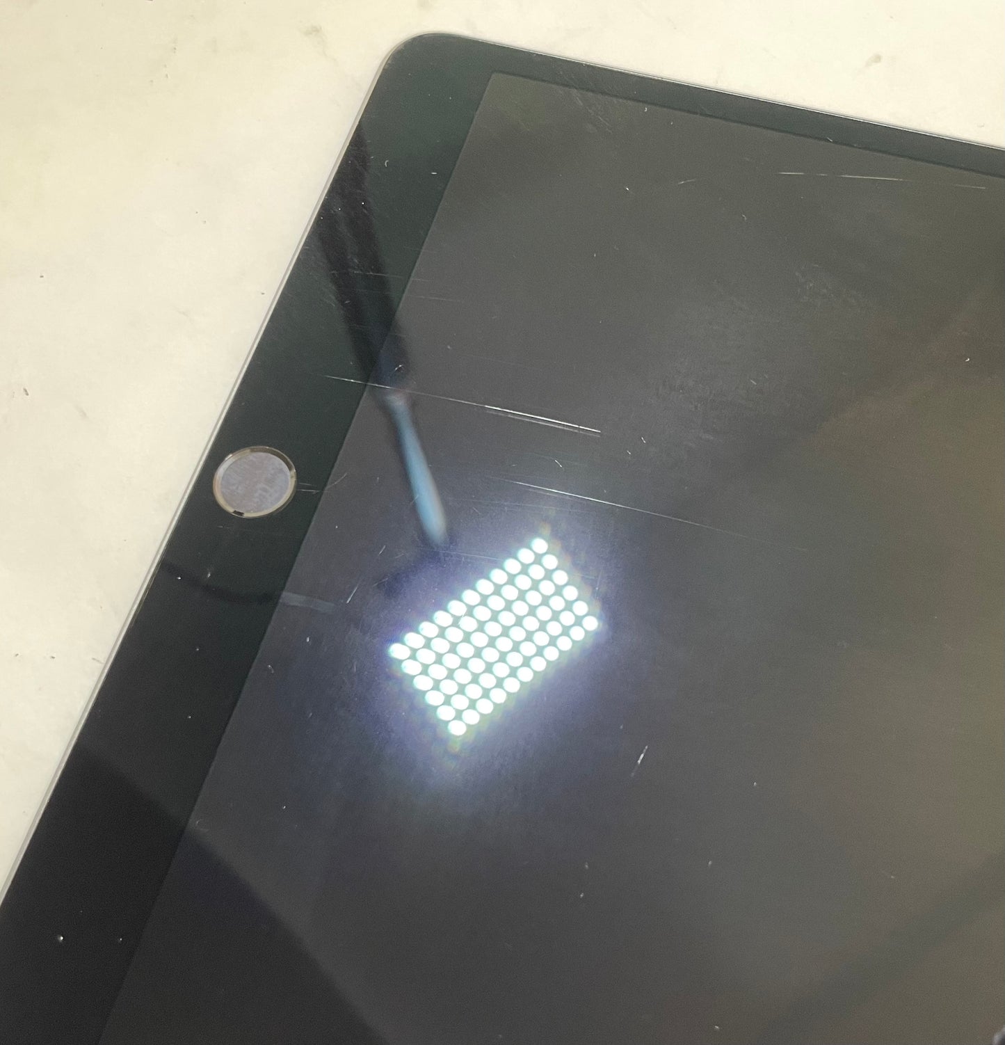 APPLE iPad Air 3rd Gen A2152 10.5" Tablet 256GB WiFi Only Gray iOS -Good