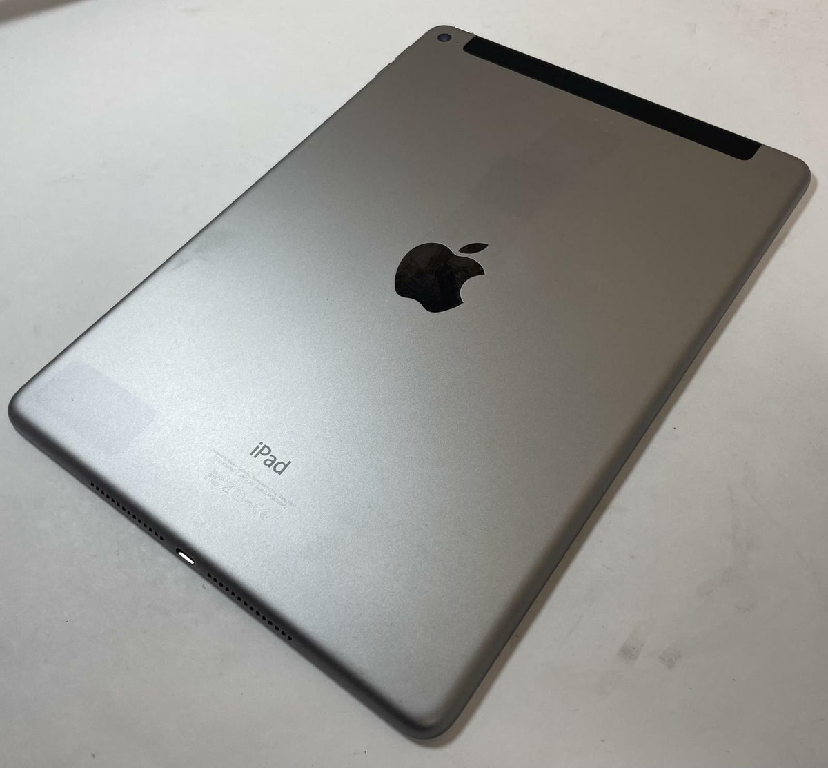 APPLE iPad Air 2 A1567 9.7" 16GB Gray Unlocked iOS 15