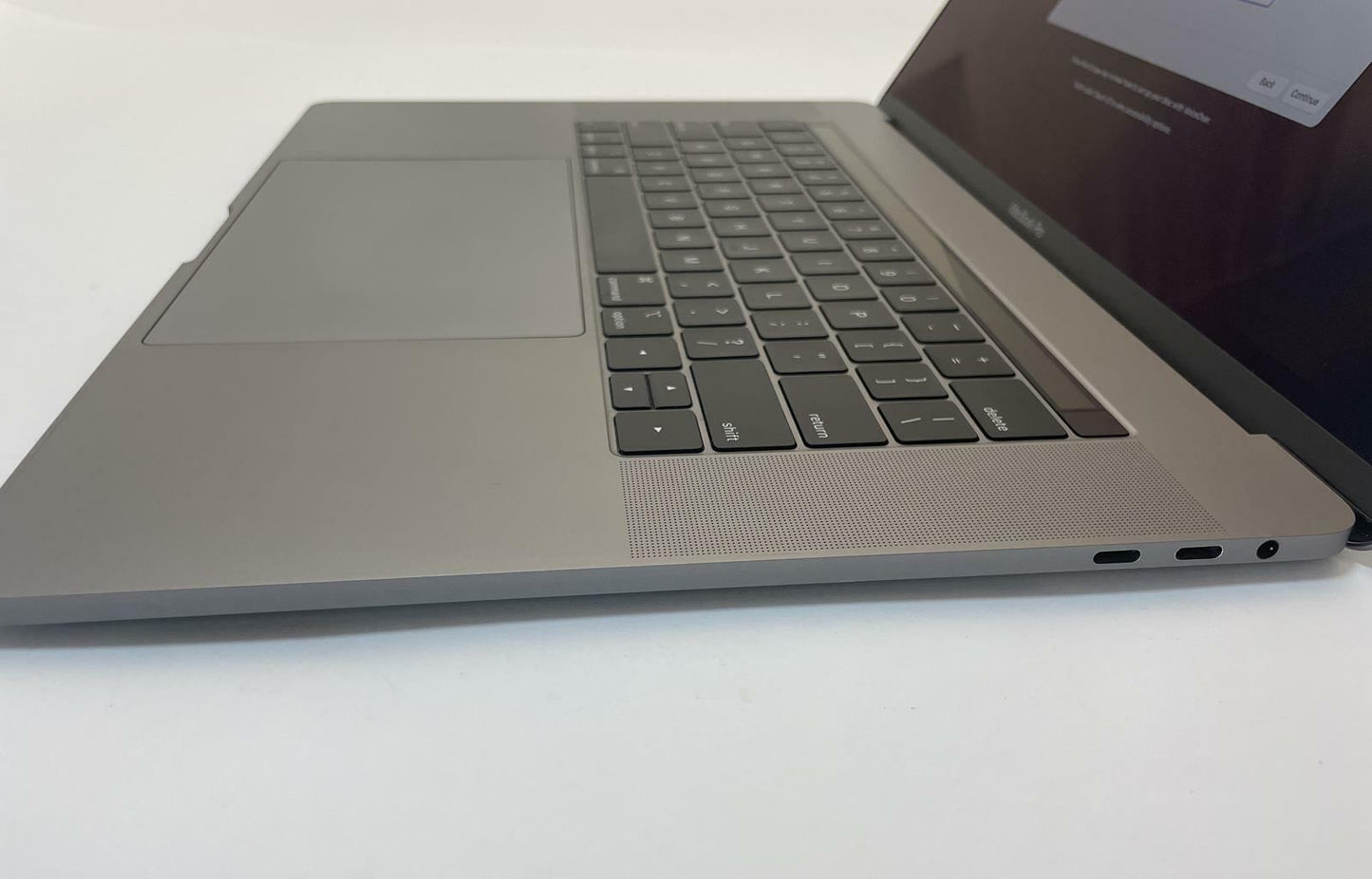 APPLE MacBook Pro A1990 2018 15" Core i7 8850H 16GB 512GB SSD Gray Catalina