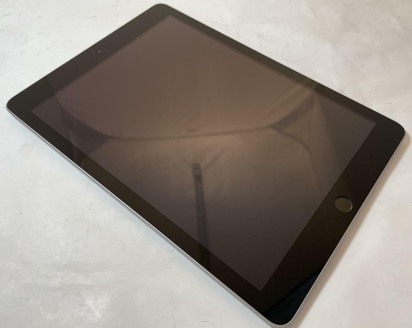 Apple iPad 5th Gen A1822 9.7" 32GB WiFi Only Gray iOS -Very Good