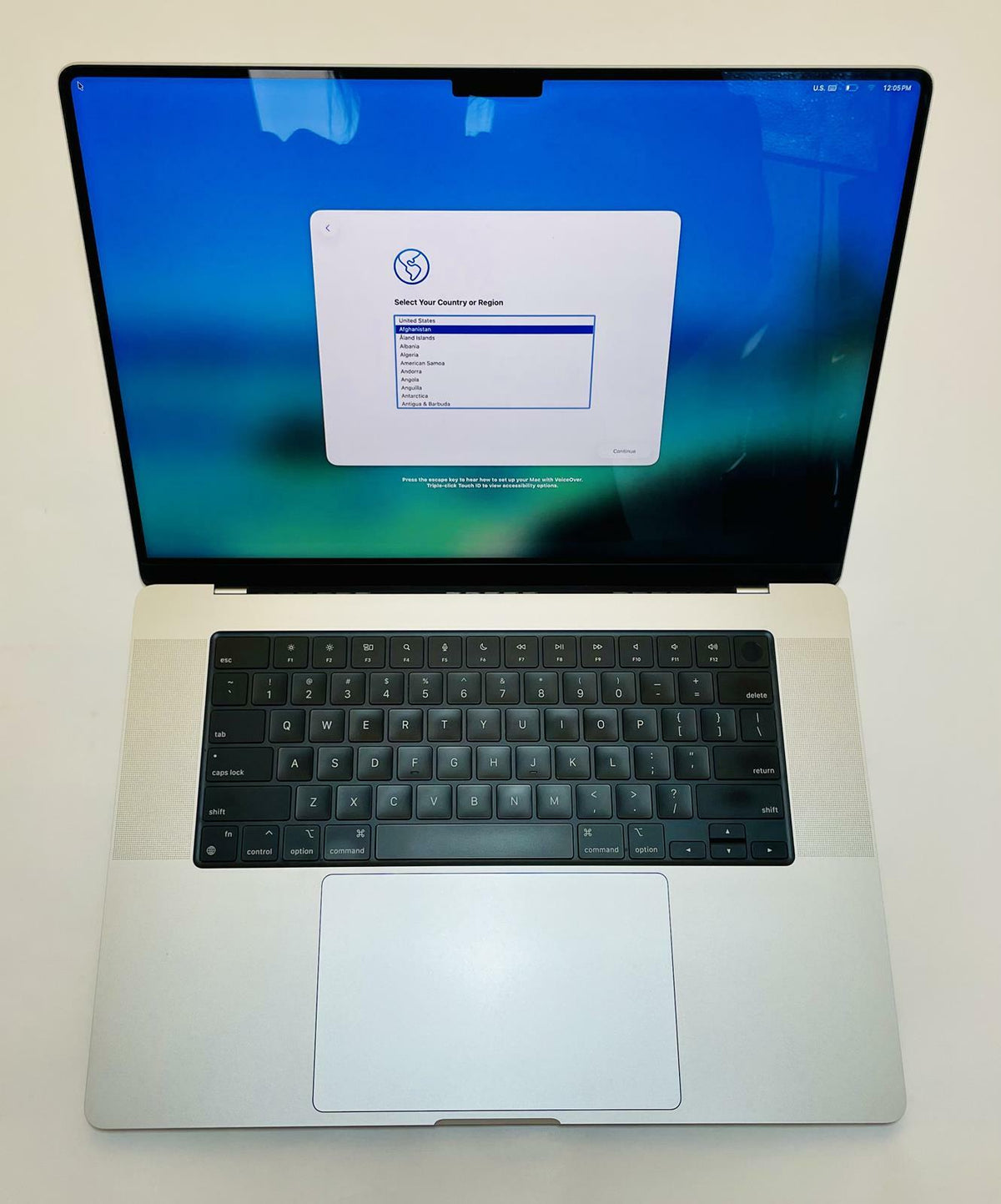 APPLE MacBook Pro A2485 2021 16" M1 Pro 16GB 512GB SSD Silver Tahoe -Very Good