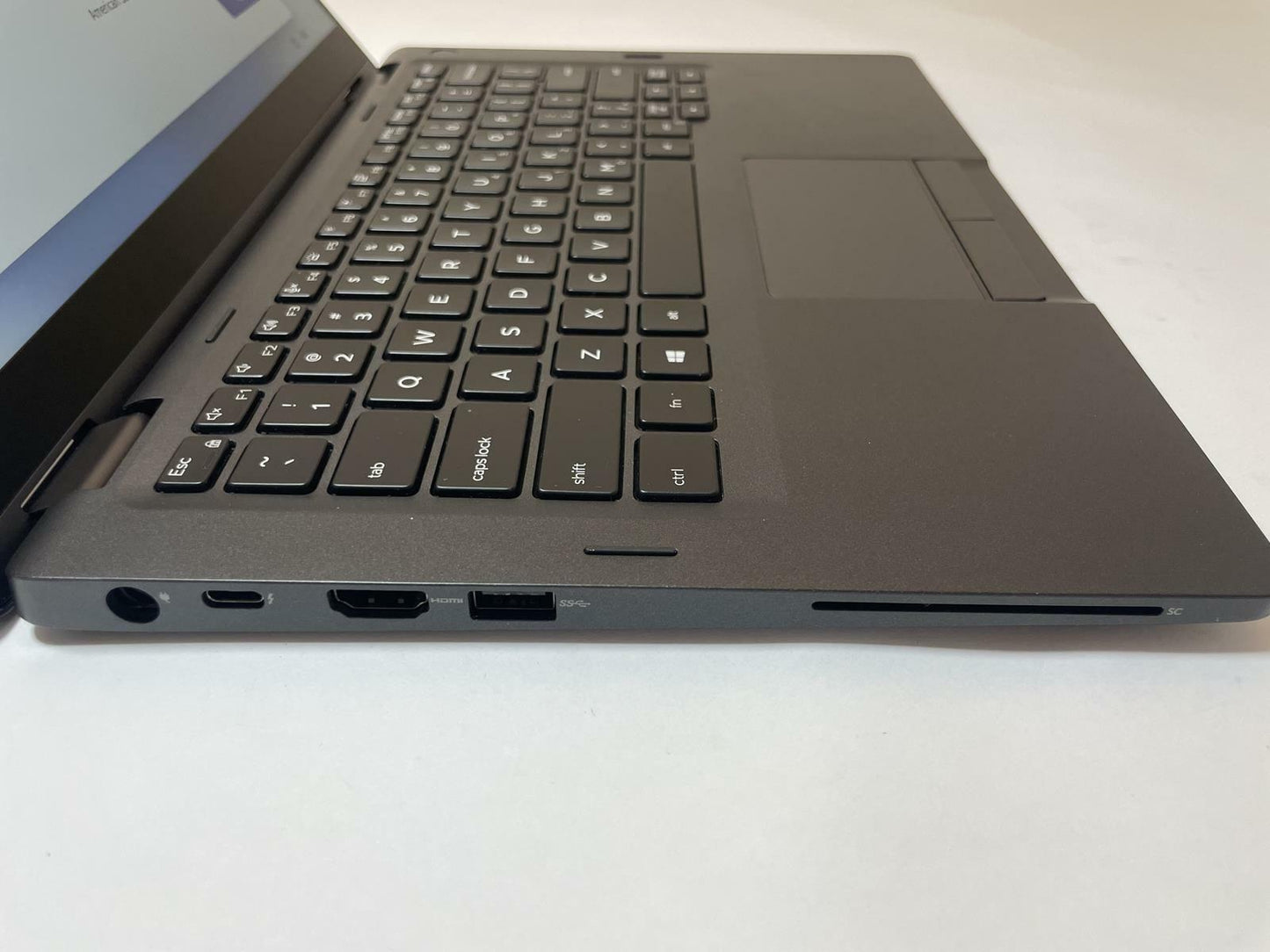 DELL LATITUDE 5300 2-IN-1 13" Laptop Core i7 8665U 16GB 256GB WIN11 -Very Good