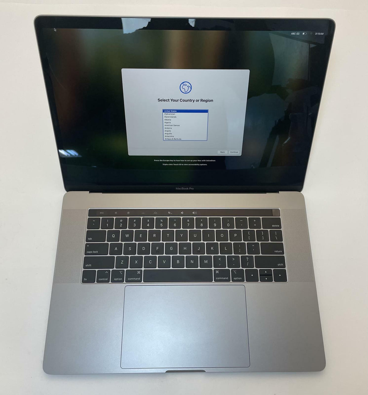 APPLE MacBook Pro A1990 2018 15" Core i7 8850H 16GB 512GB SSD Gray Catalina