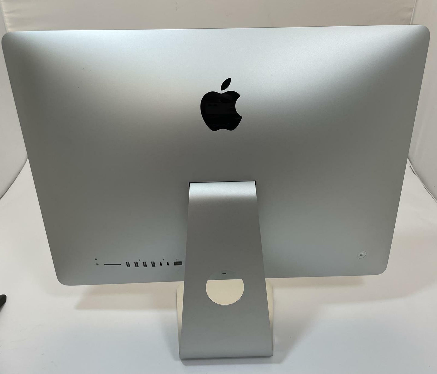 APPLE iMac A2116 2019 21.5" Core i7-8700 16GB 1TB HDD Silver Sequoia -Good