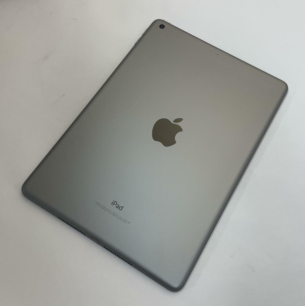 APPLE iPad (6th Gen) A1893 9.7" 32GB WiFi Space Gray - Good