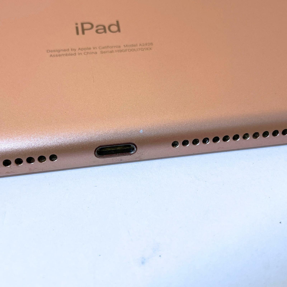 APPLE iPad (8th Gen) A2428 10.2" 32GB Unlocked Gold