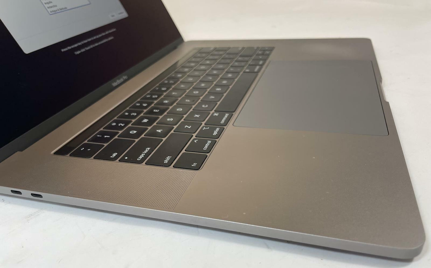 APPLE MacBook Pro A1990 2019 15" Core i7 9750H 16GB 500GB NVMe Gray Sonoma -READ
