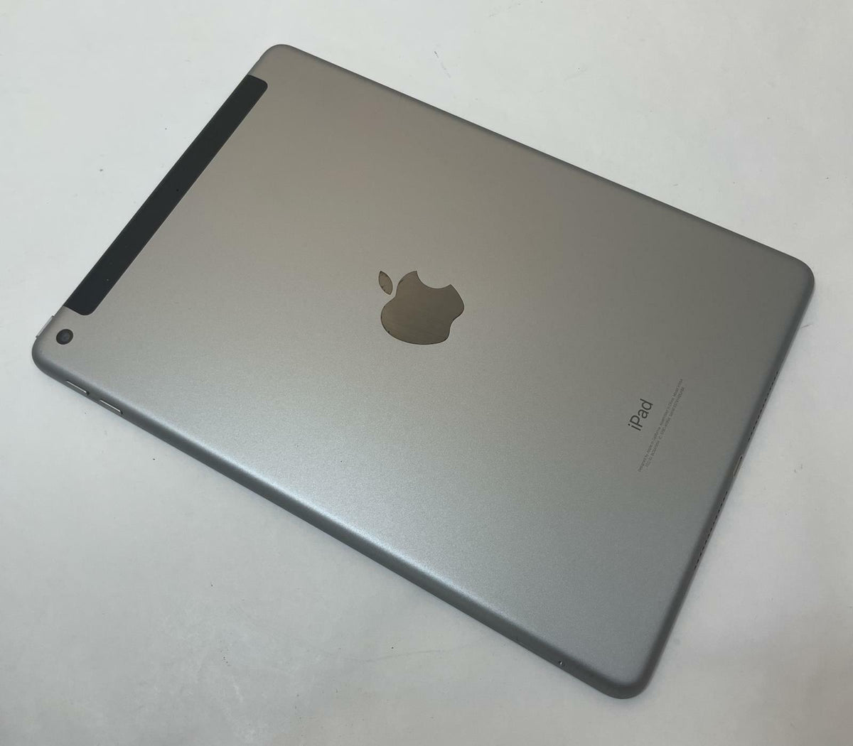 APPLE iPad 6th Gen A1954 9.7" 32GB Unlocked Gray iOS -Very Good