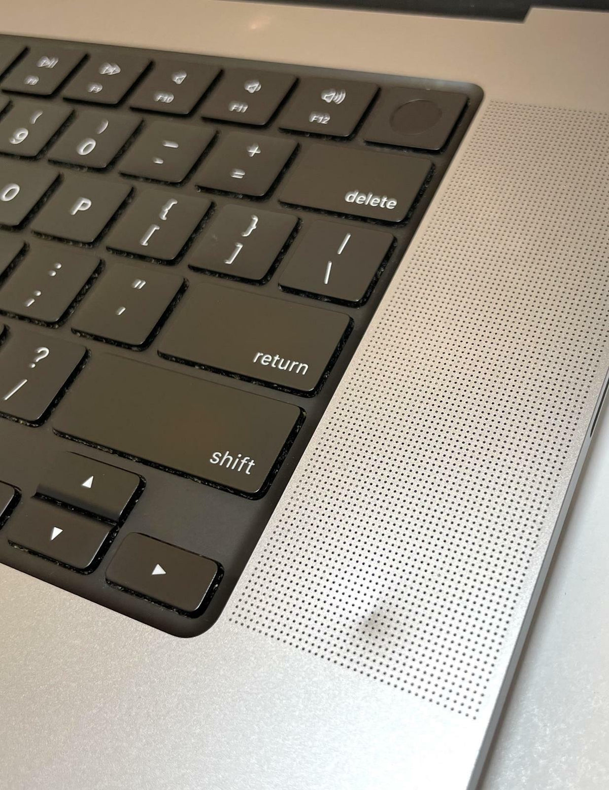 APPLE MacBook Pro A2485 2021 16" M1 Pro 16GB 512GB SSD Gray Tahoe