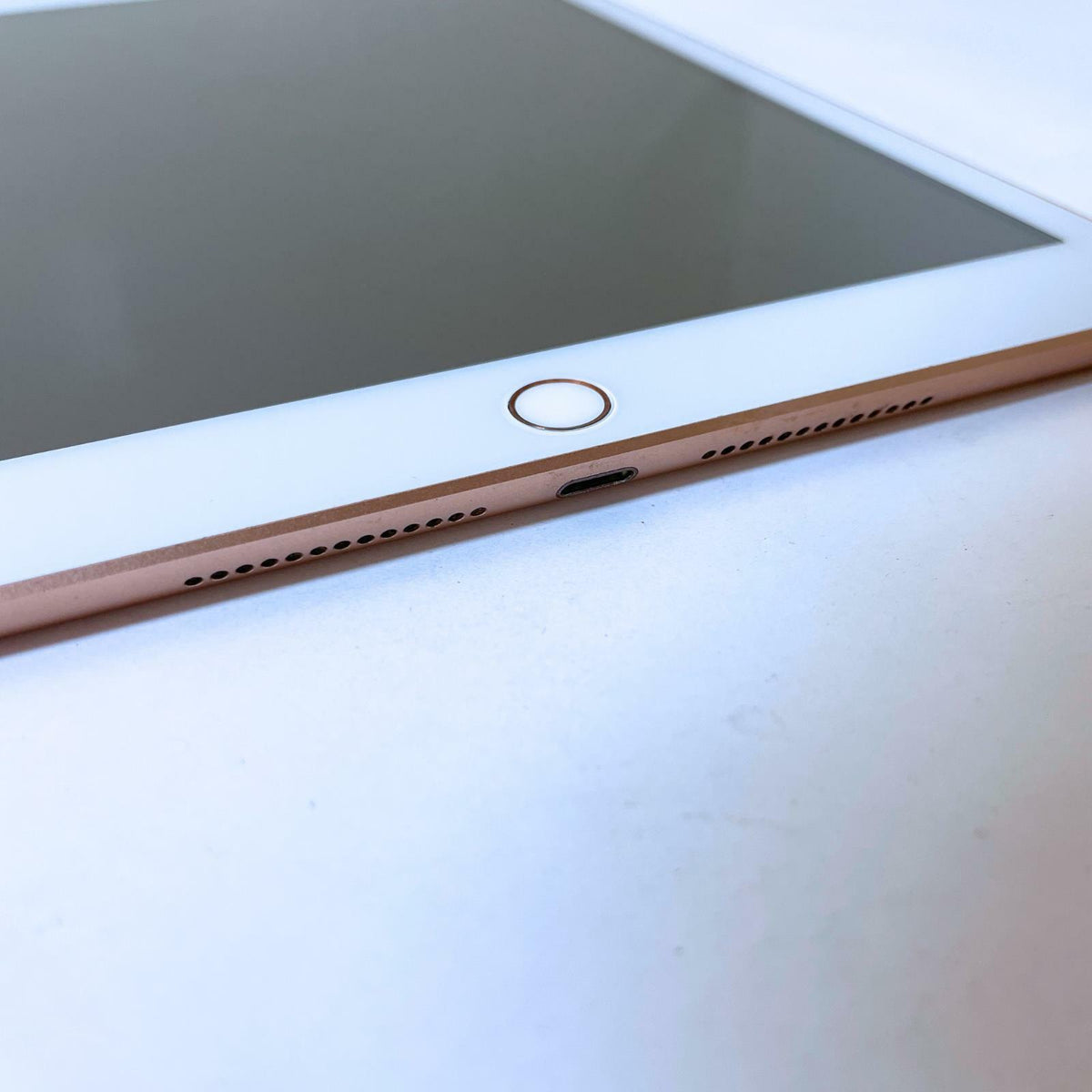APPLE iPad (8th Gen) A2428 10.2" 32GB Unlocked Gold