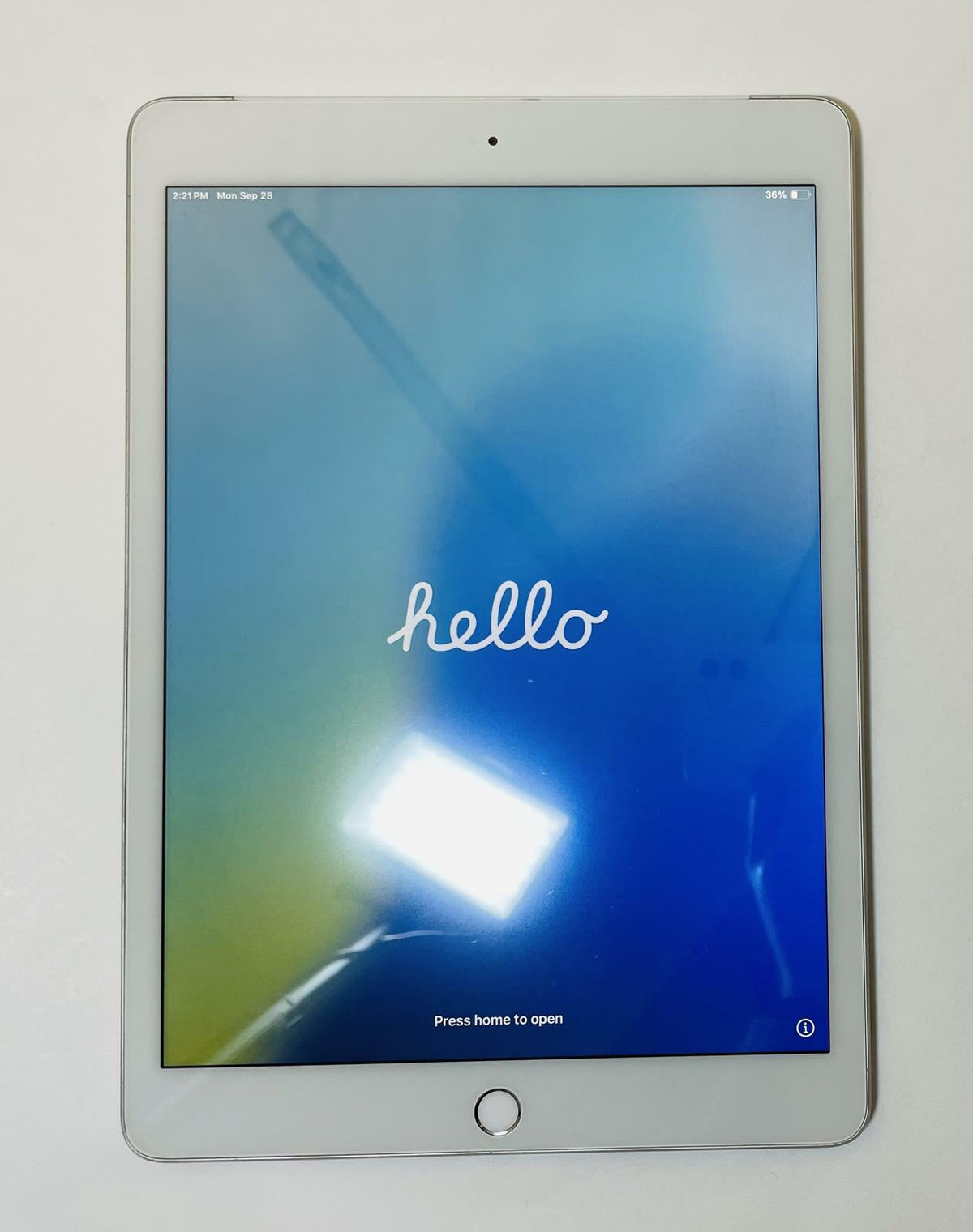 APPLE iPad (8th Gen) A2428 10.2" 32GB Unlocked White & Silver iOS