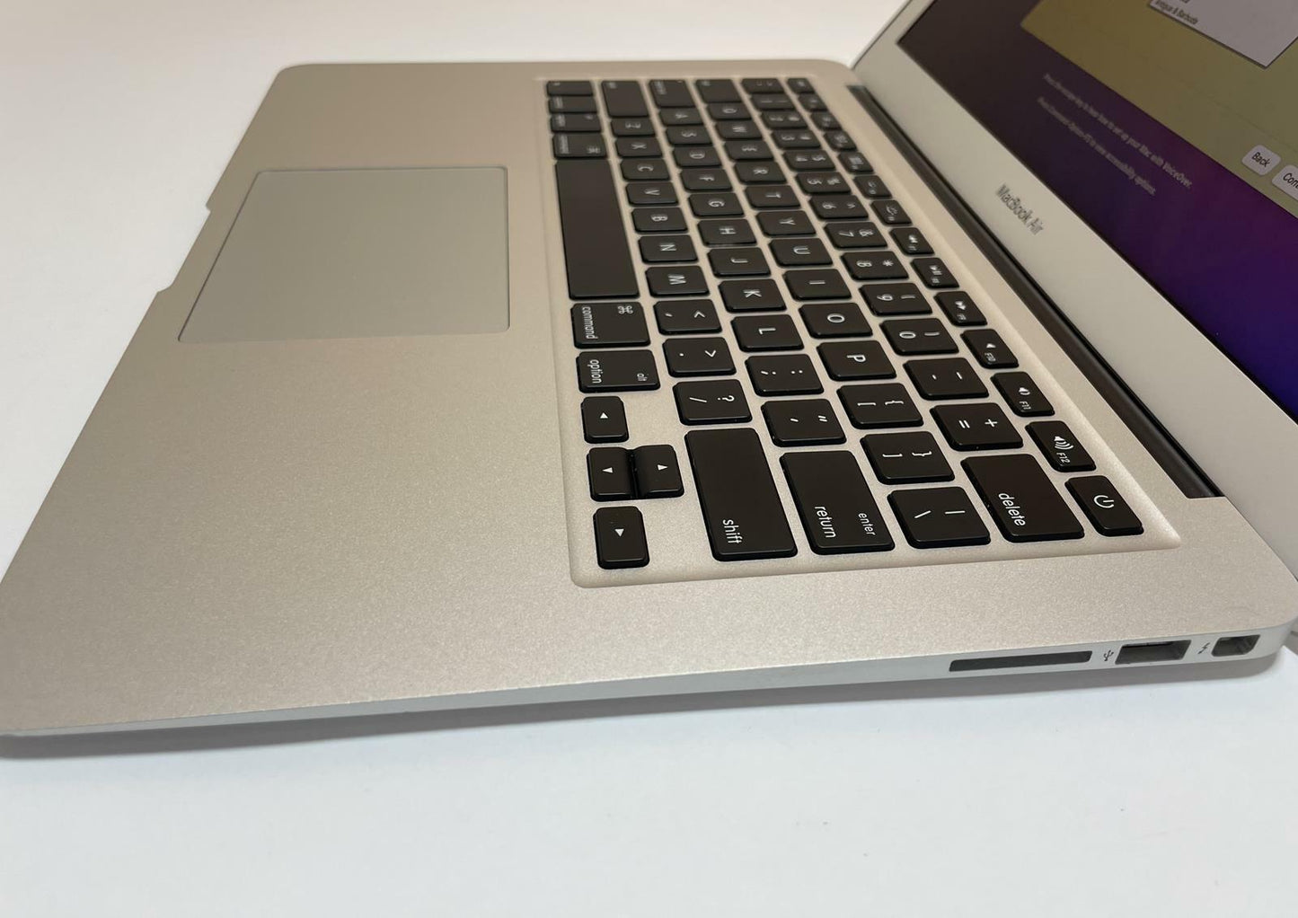 APPLE Macbook Air A1466 2015 13" i5 5250U 8GB 128GB Silver Ventura -Very Good