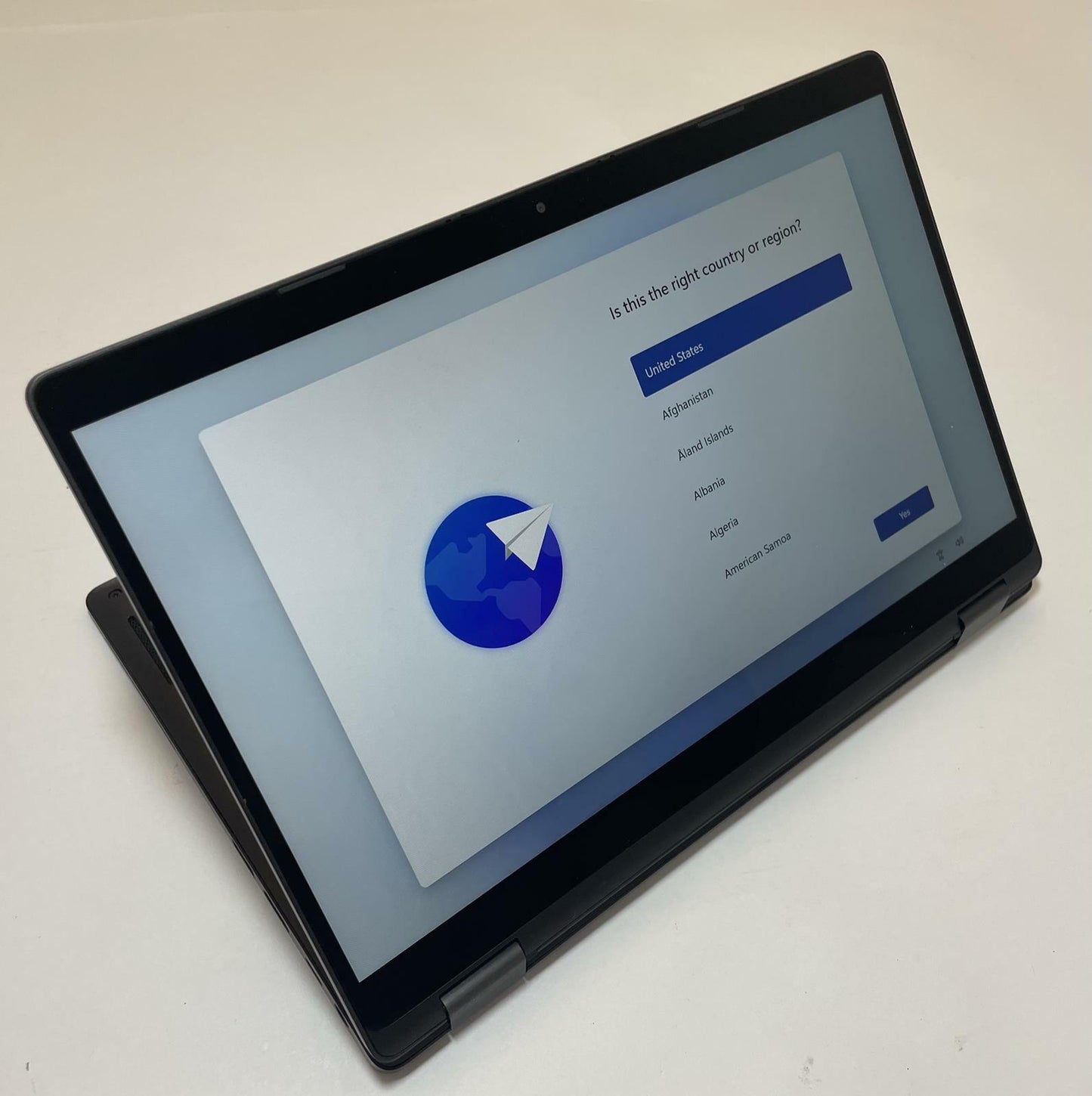 DELL LATITUDE 5300 2-IN-1 13" Laptop Core i7 8665U 16GB 256GB Windows 11 Pro