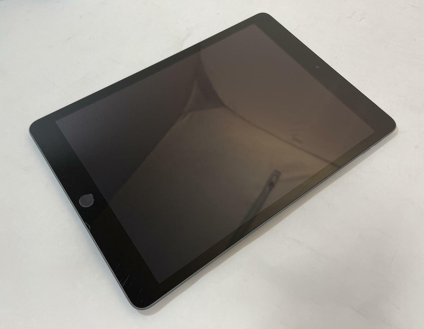APPLE iPad 9th Gen A2603 10.2" 64GB Wi-Fi + Cellular Gray iOS