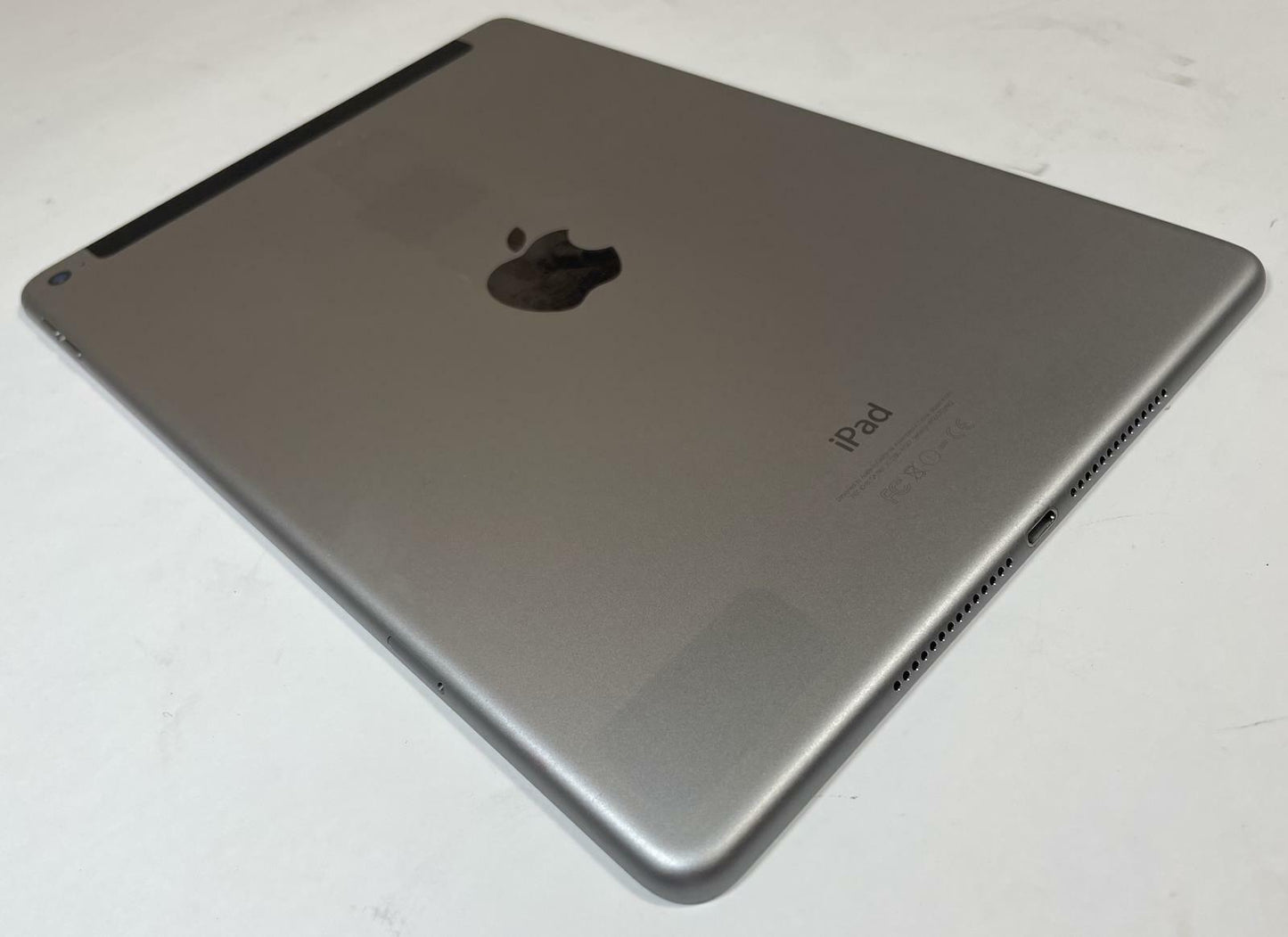 APPLE iPad Air 2 A1567 9.7" 16GB Gray Unlocked iOS 15