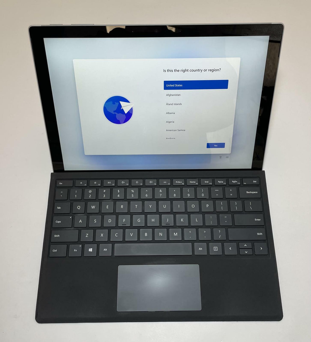 MICROSOFT SURFACE PRO 7 12" i5 1035G4 8GB 256GB W11P W/ Keyboard -Good