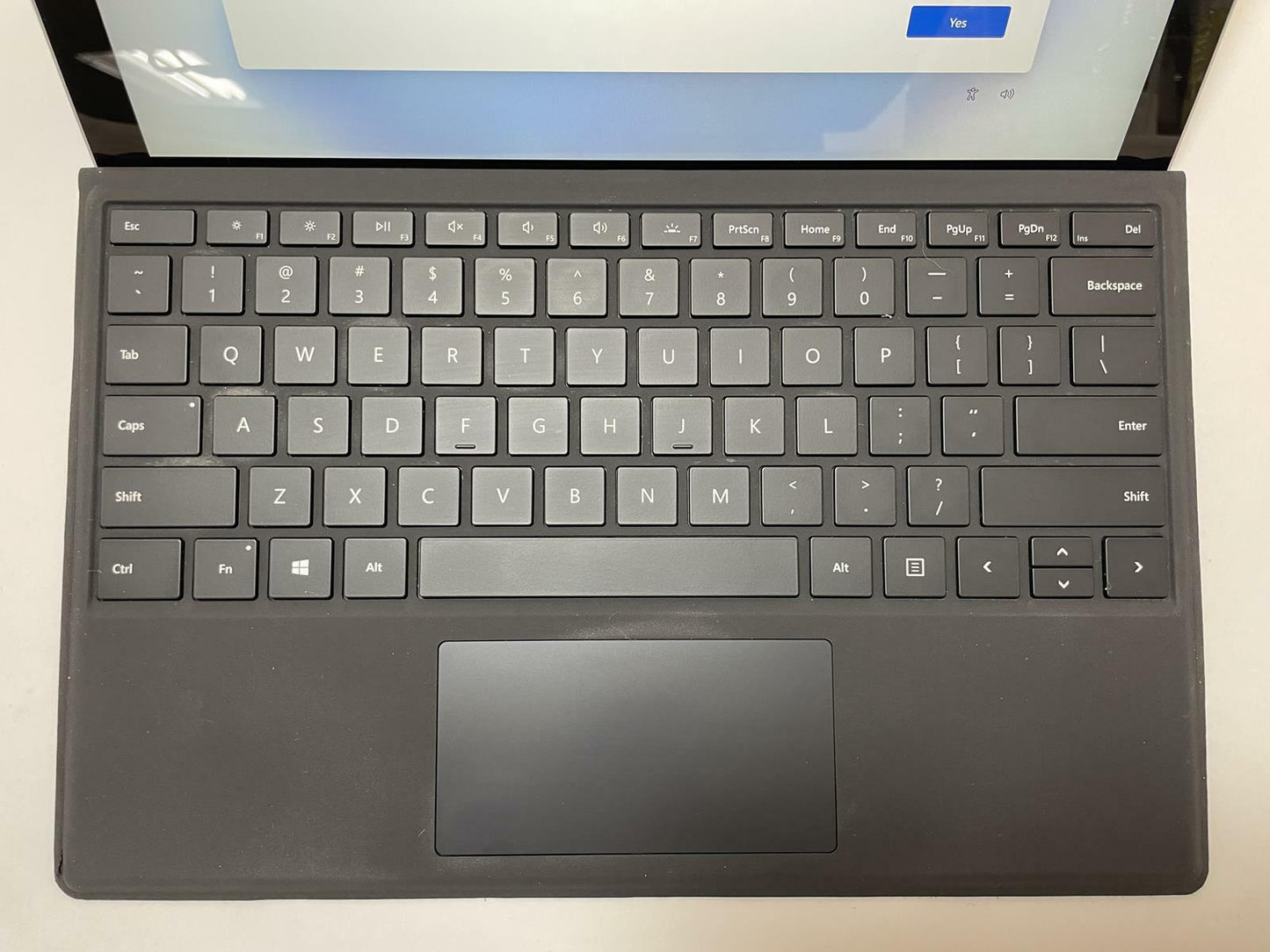 MICROSOFT SURFACE PRO 7 12" i5 1035G4 8GB 256GB W11P W/ Keyboard -Good