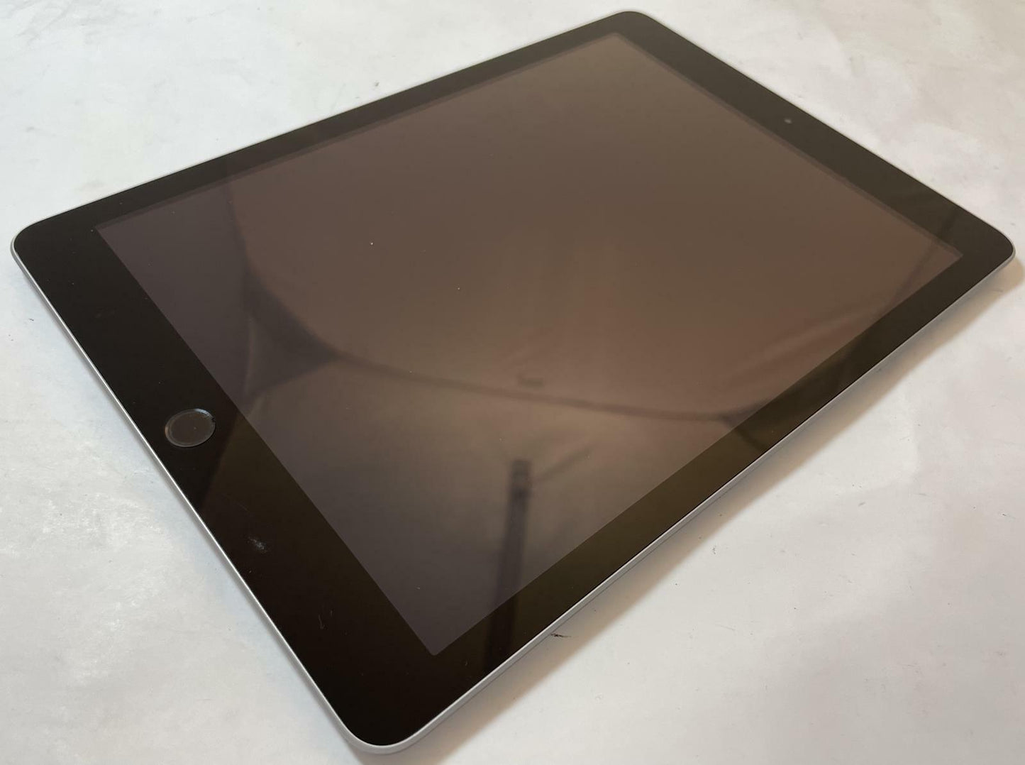 Apple iPad 5th Gen A1822 9.7" 32GB WiFi Only Gray iOS -Very Good