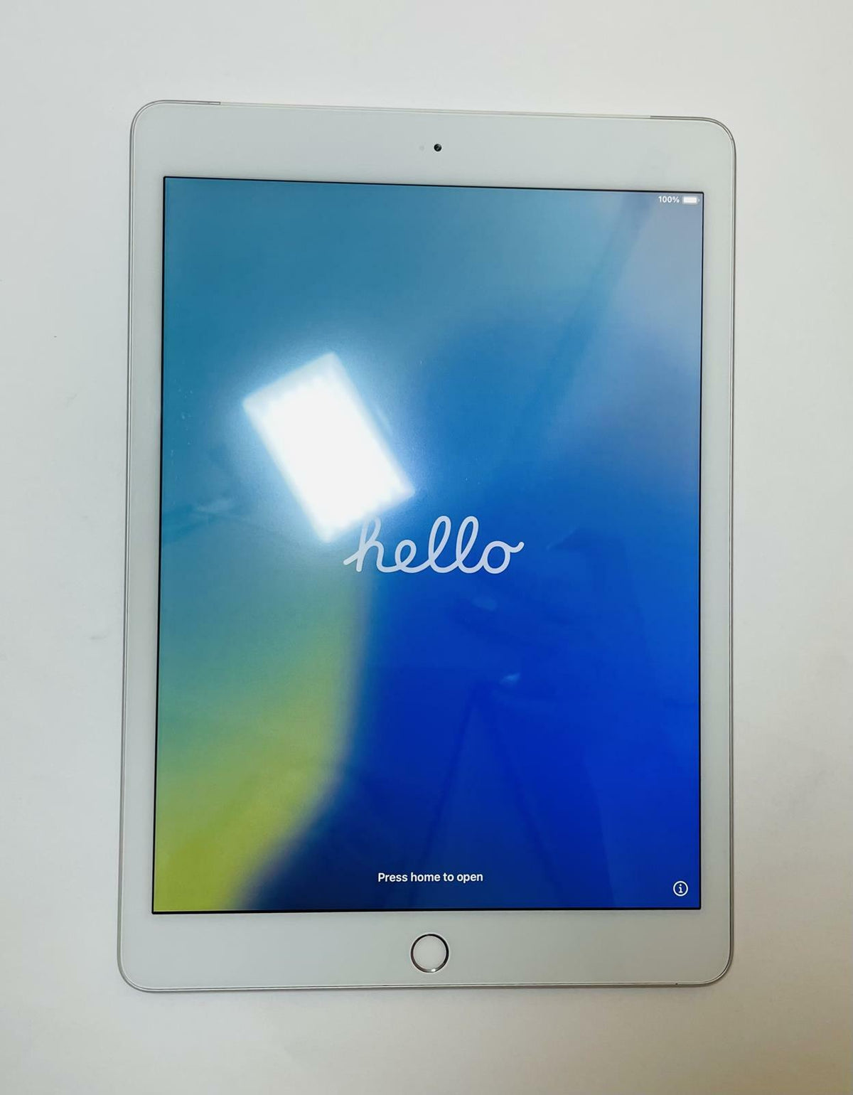 APPLE iPad (8th Gen) A2428 10.2" 32GB Unlocked White & Silver -Good