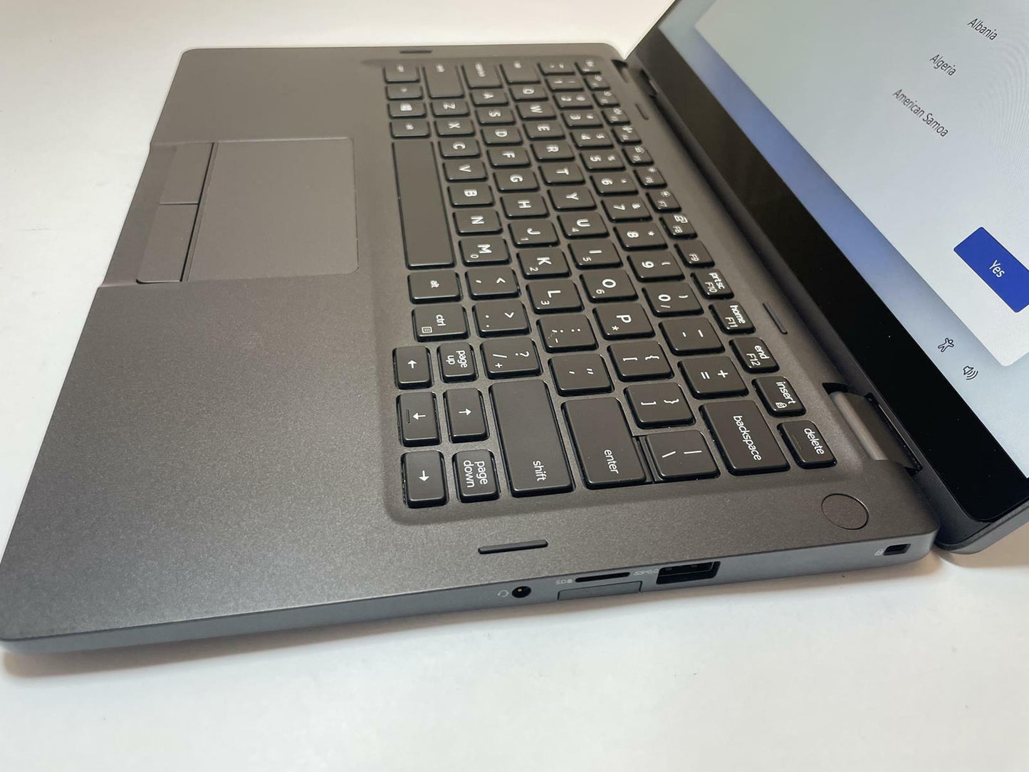 DELL LATITUDE 5300 2-IN-1 13" Laptop Core i7 8665U 16GB 256GB WIN11 -Very Good