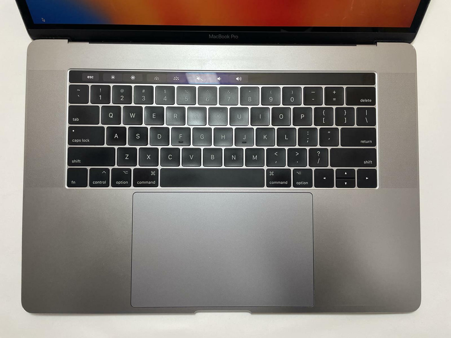 APPLE MacBook Pro A1707 2017 15" Core i7 7820HQ 16GB 512GB SSD Gray Ventura-READ