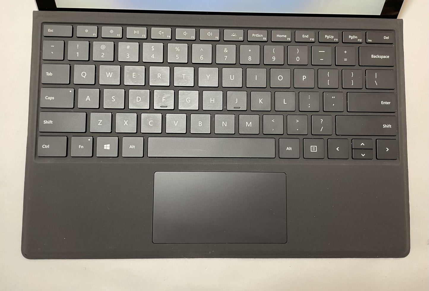 MICROSOFT SURFACE PRO 7 12.2" i5 1035G4 8GB 256GB WIN11P W/ Keyboard -Excellent