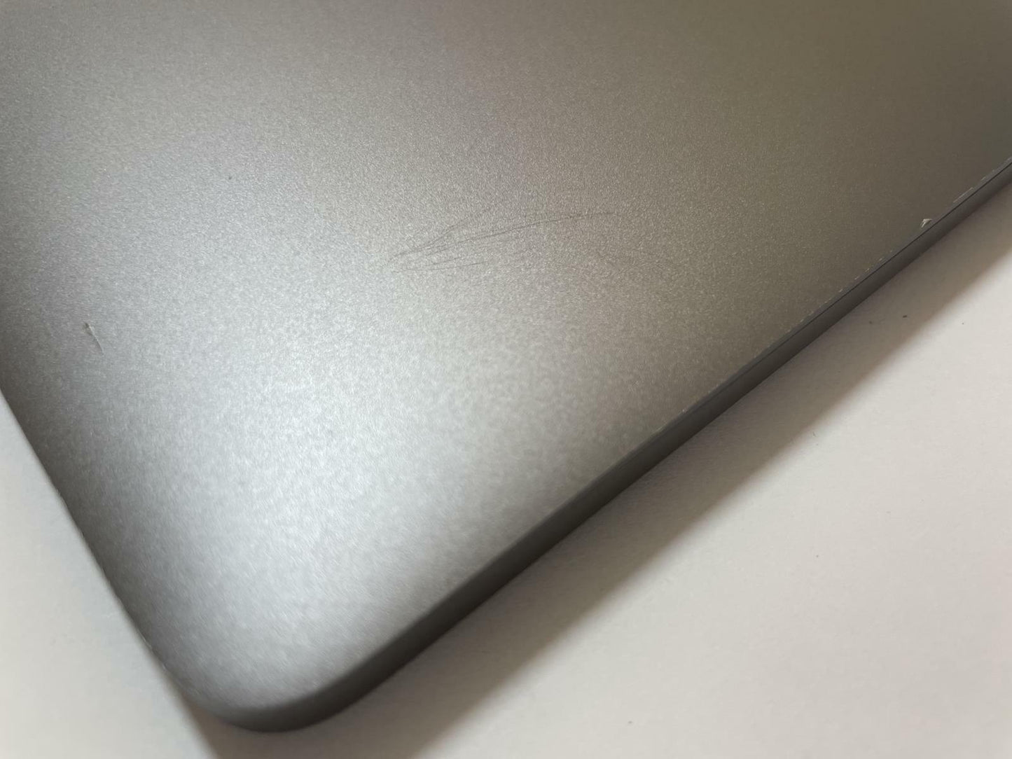 APPLE MacBook Pro A2251 2020 13" i7 1068NG7 16GB 2TB SSD Gray Sequoia -Very Good