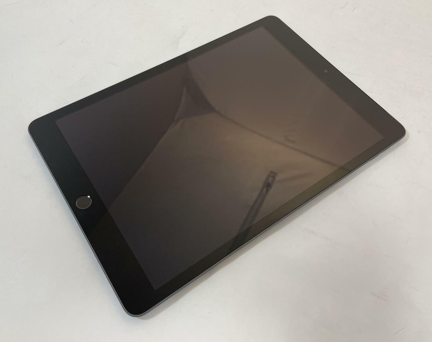 APPLE iPad 9th Gen A2603 10.2" 64GB Wi-Fi + Cellular Gray iOS -Good