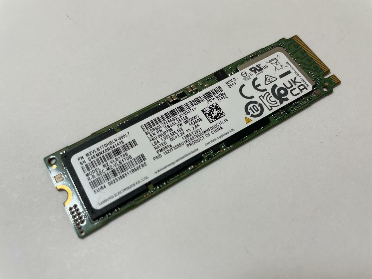 SAMSUNG MZ-VLB1T0B PM981a 1TB M.2 2280 PCIe 3 x4 NVMe Internal SSD