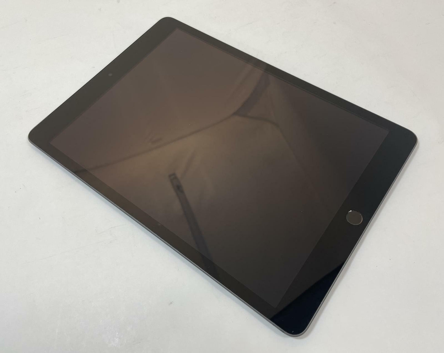 APPLE iPad 9th Gen A2603 10.2" 64GB Wi-Fi + Cellular Gray iOS -Good