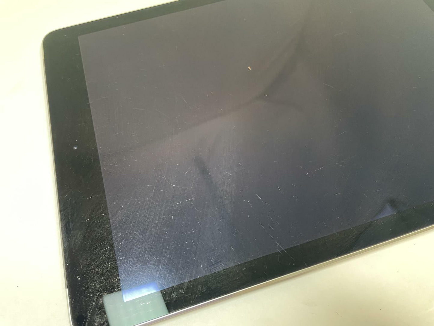APPLE iPad Air 2 A1567 9.7" 16GB Gray Unlocked iOS 15