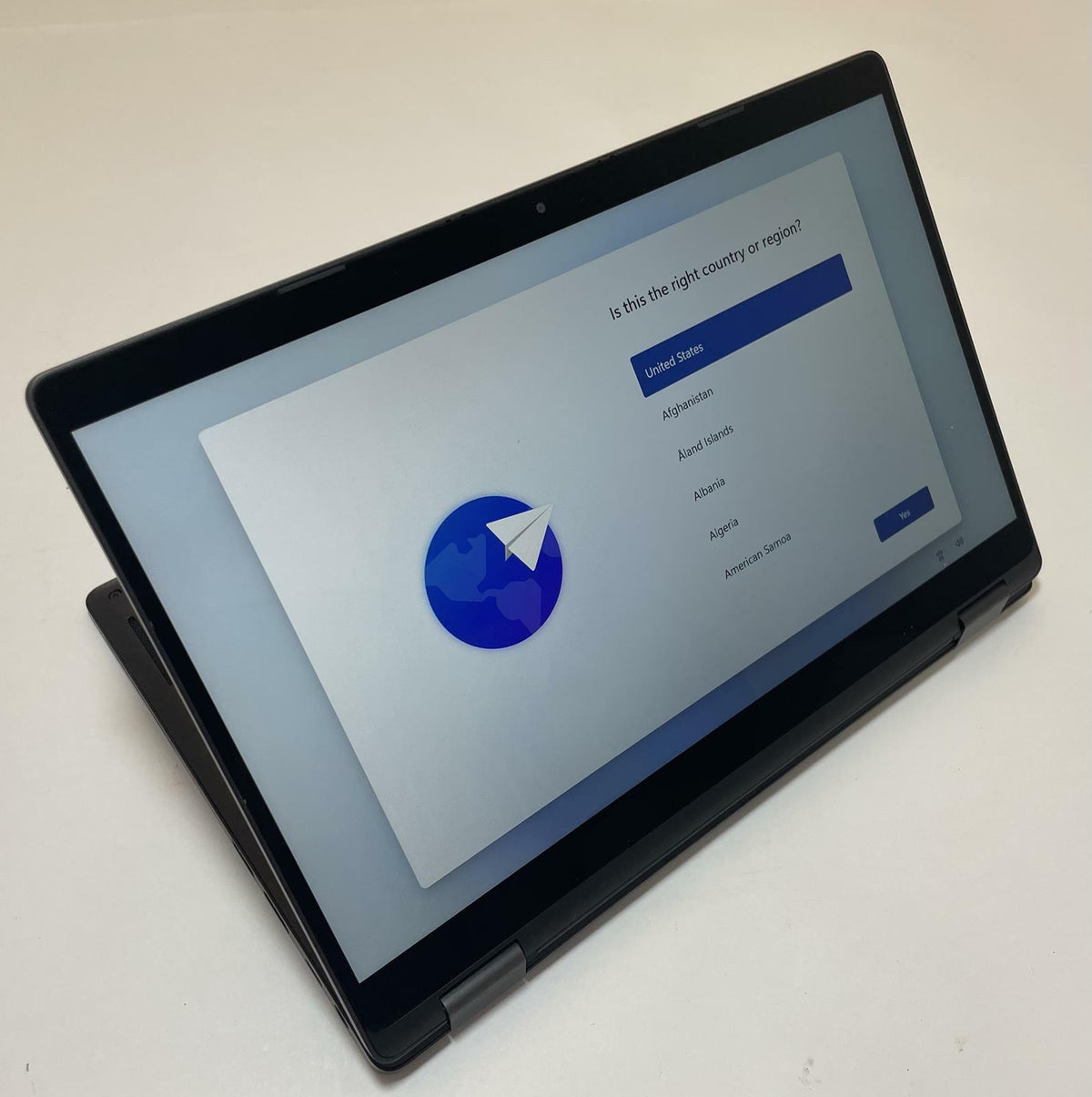 DELL LATITUDE 5300 2-IN-1 13" Laptop Core i7 8665U 16GB 256GB Windows 11 Pro