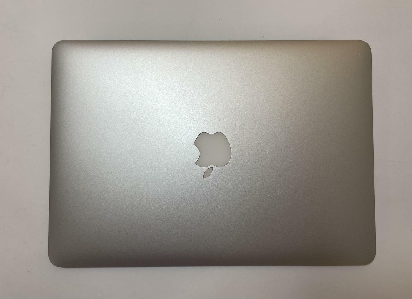 APPLE Macbook Air A1466 2015 13" i5 5250U 8GB 128GB Silver Ventura -Very Good
