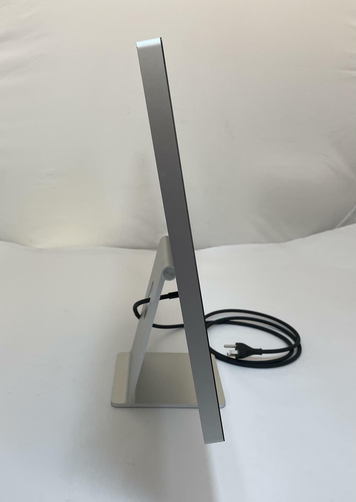 APPLE Studio Display A2525 27" 5K Retina Standard Glass w/Tilt Stand -Good